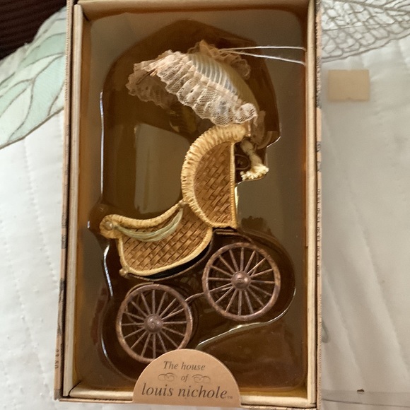 A Louis Nichole collection. 4 pieces - Picture 7 of 7